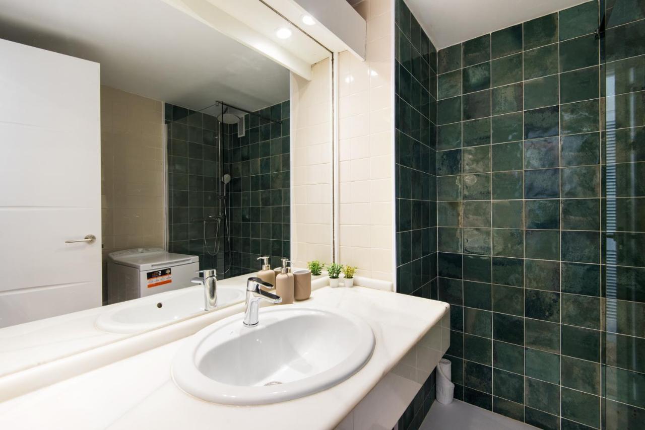 Aloha Puerto Private Apartment 1St Line Carihuela Beach توريمولينوس المظهر الخارجي الصورة