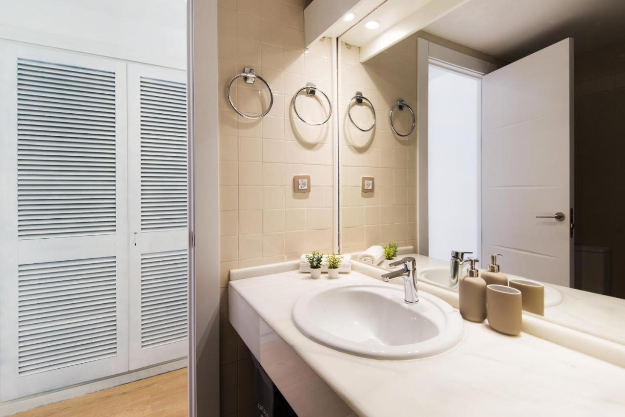 Aloha Puerto Private Apartment 1St Line Carihuela Beach توريمولينوس المظهر الخارجي الصورة