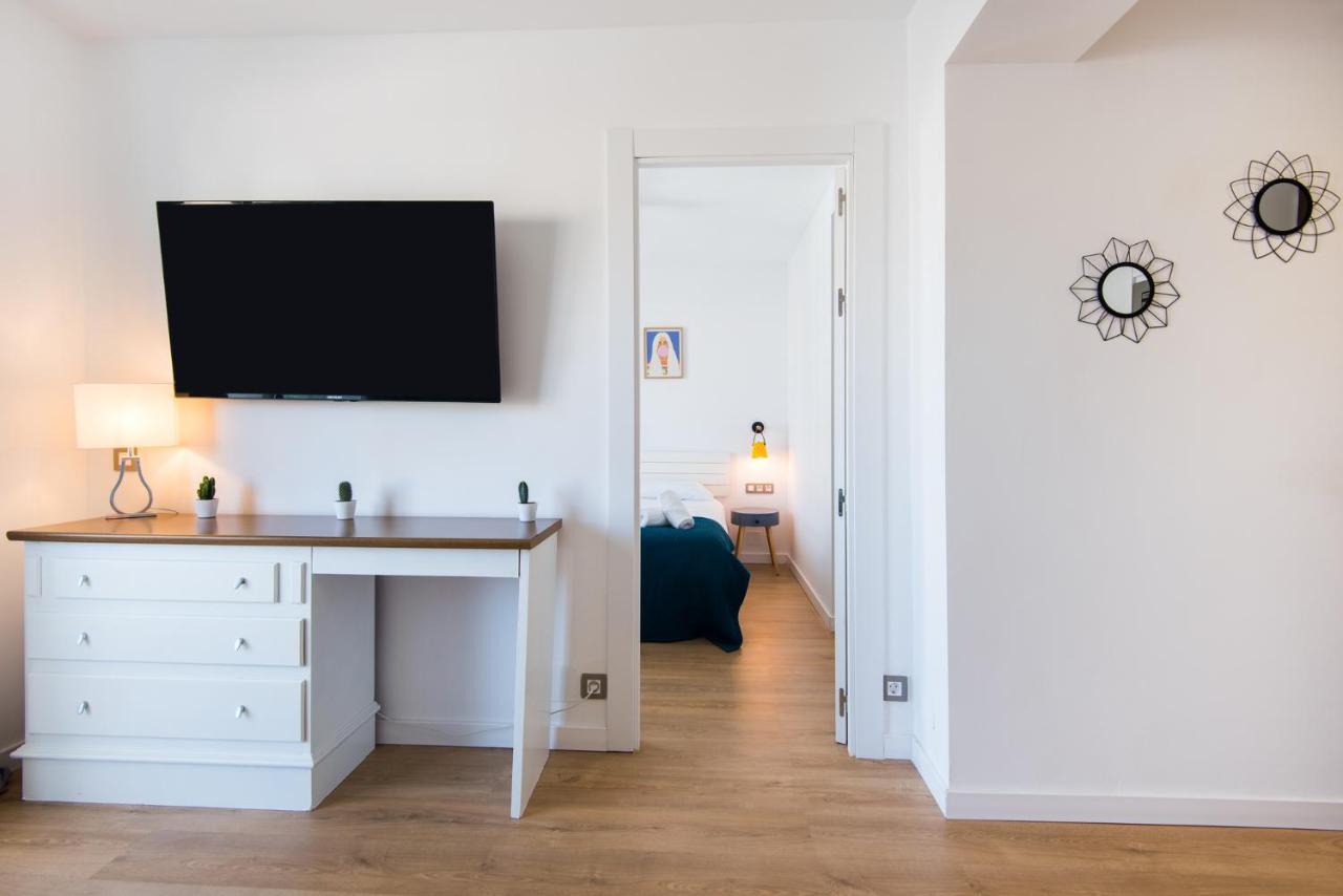 Aloha Puerto Private Apartment 1St Line Carihuela Beach توريمولينوس المظهر الخارجي الصورة